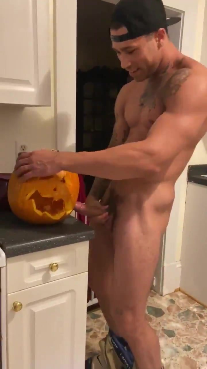 bobbie metz recommends Guy Fucking A Pumpkin