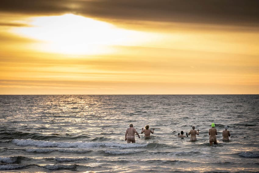 asif kausar recommends Sunbathing Nude On South Beach Porn