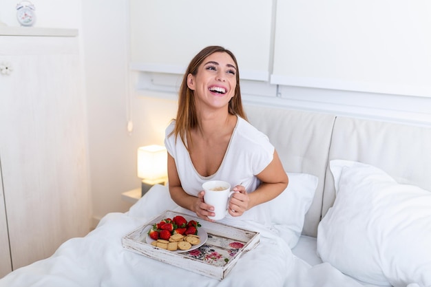 breakfast in bed babes