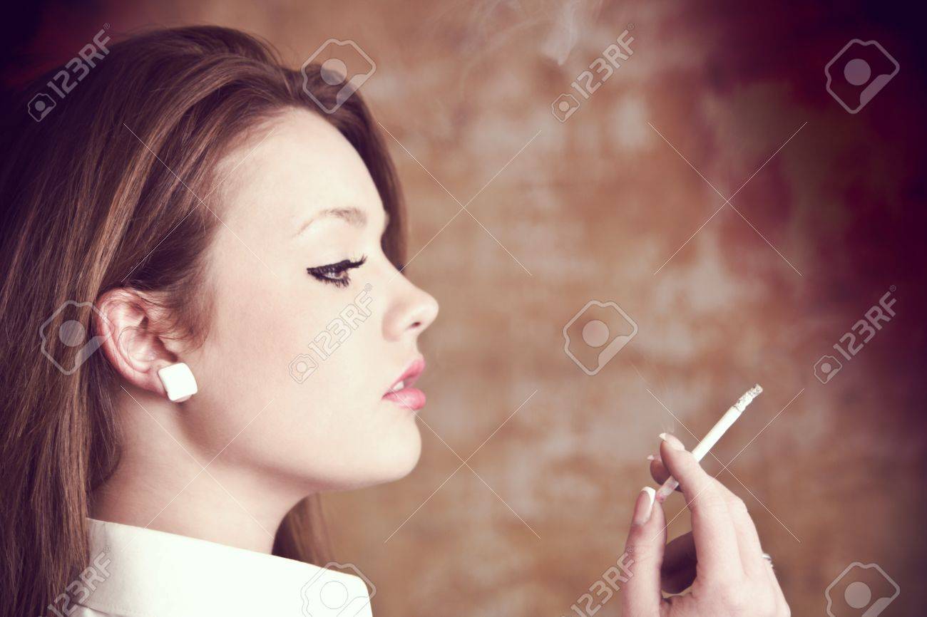 pretty girls smoking cigarettes