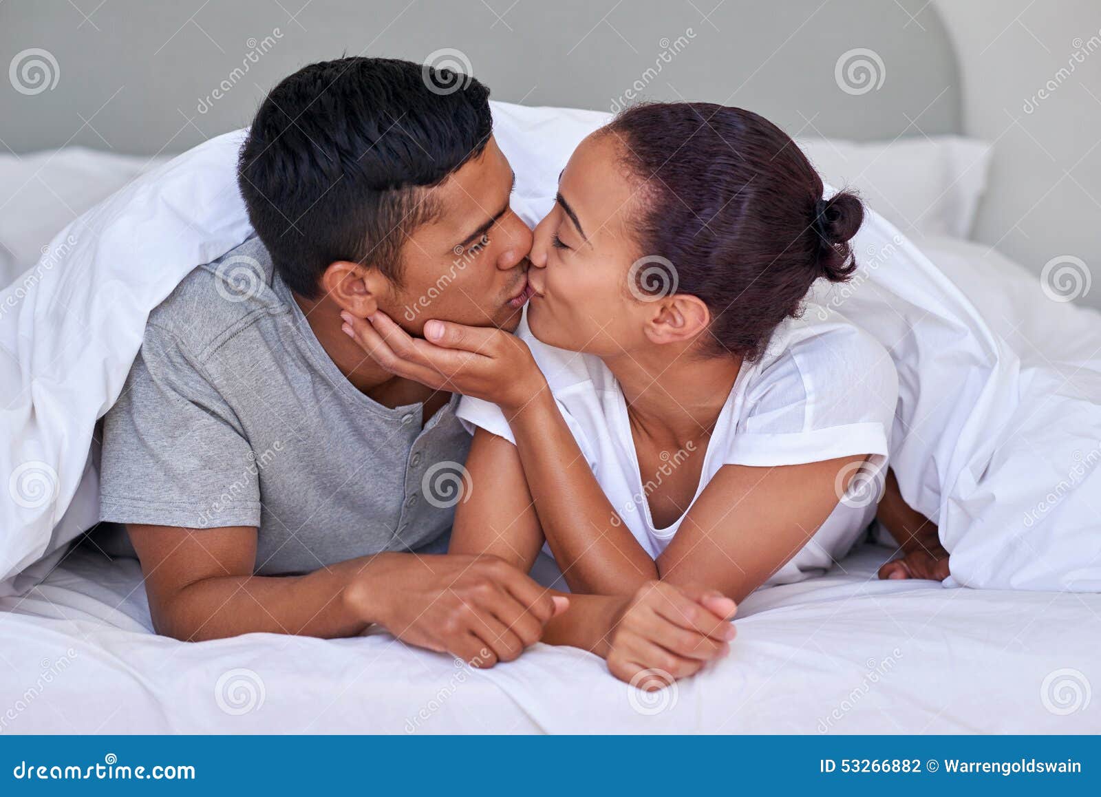 Best of Kissing couples romantic in bed