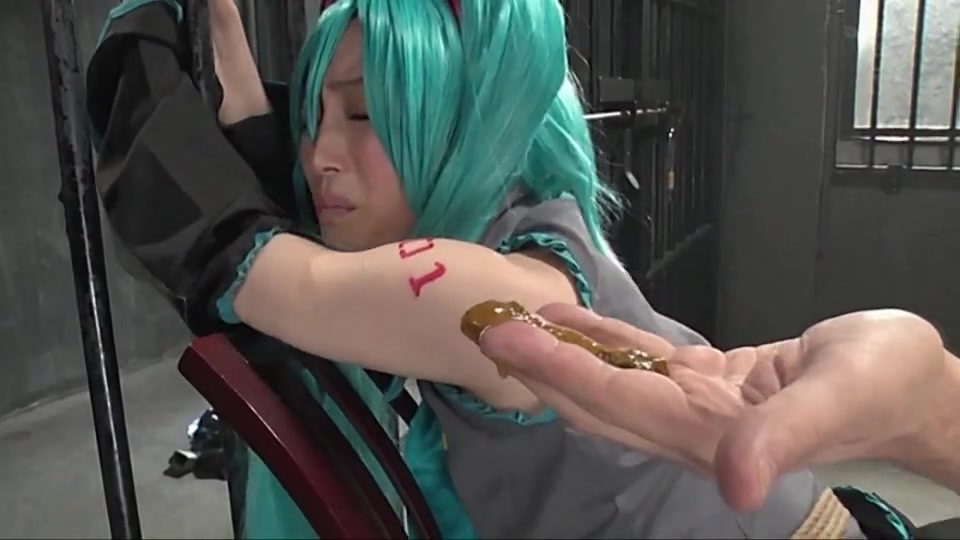 danielle schnell recommends hatsune miku cosplay porn pic