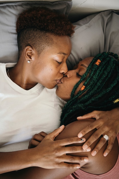 babacar diagne recommends black lesbians on bed pic