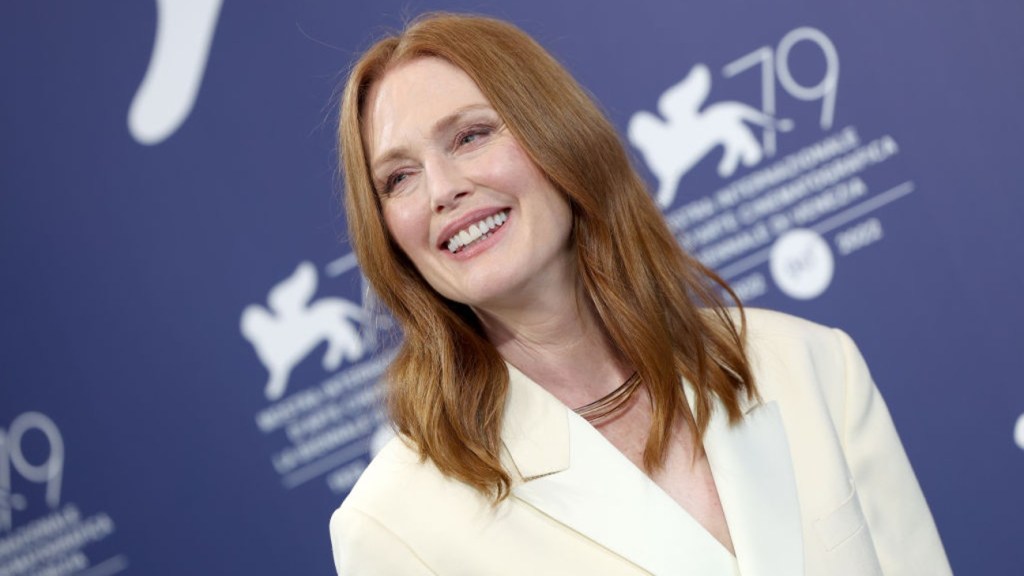 cynthiara alona add julianne moore dominating mother photo