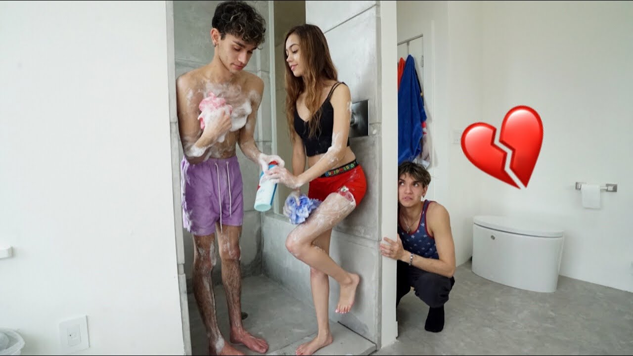 domer castro recommends Taking A Shower With Girlfriend