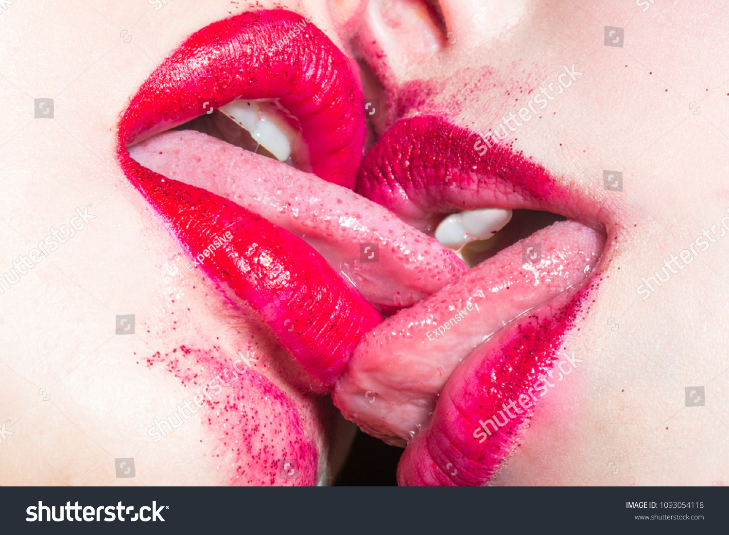 Best of Women deep kissing women