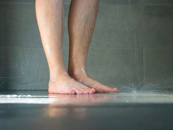 bernard gallardo recommends women peeing in the shower pic