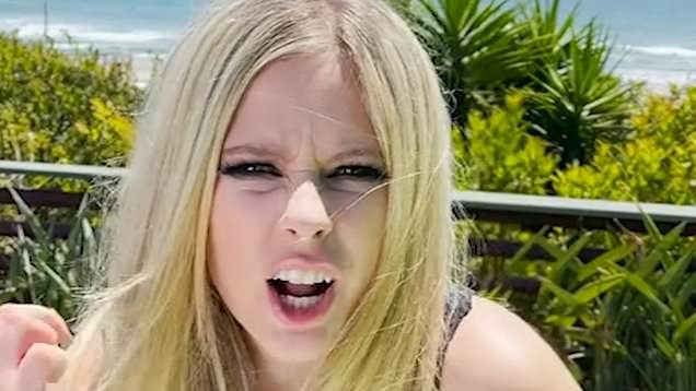 daniel huffman recommends avril lavigne porn pic