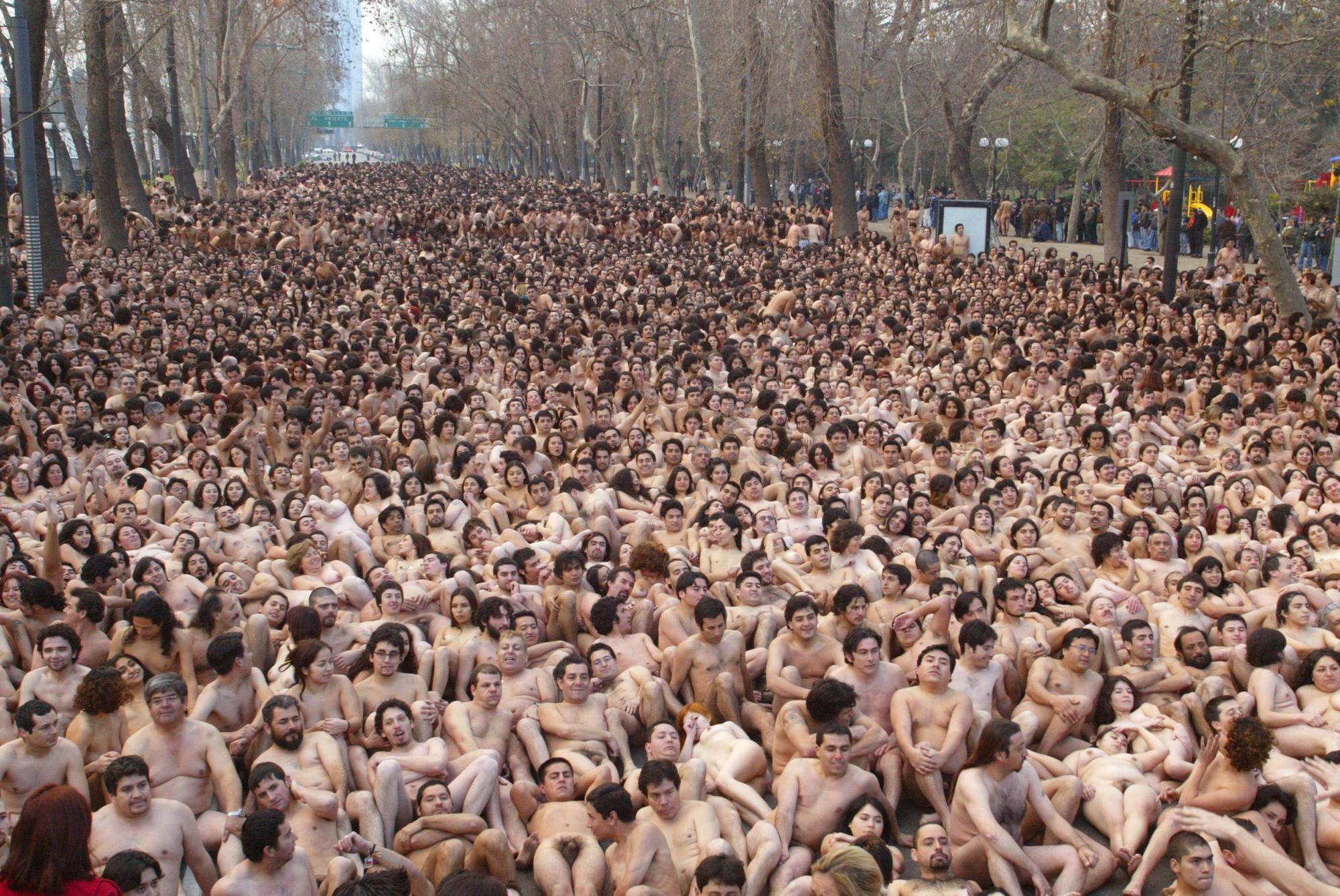david klozik share people naked in public photos