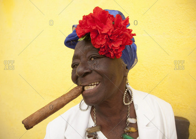 Old Lady Smoking Cigar moms creampie