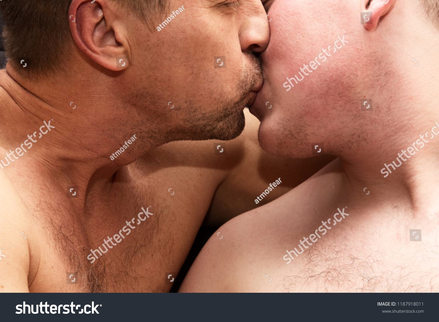 2 guys making out