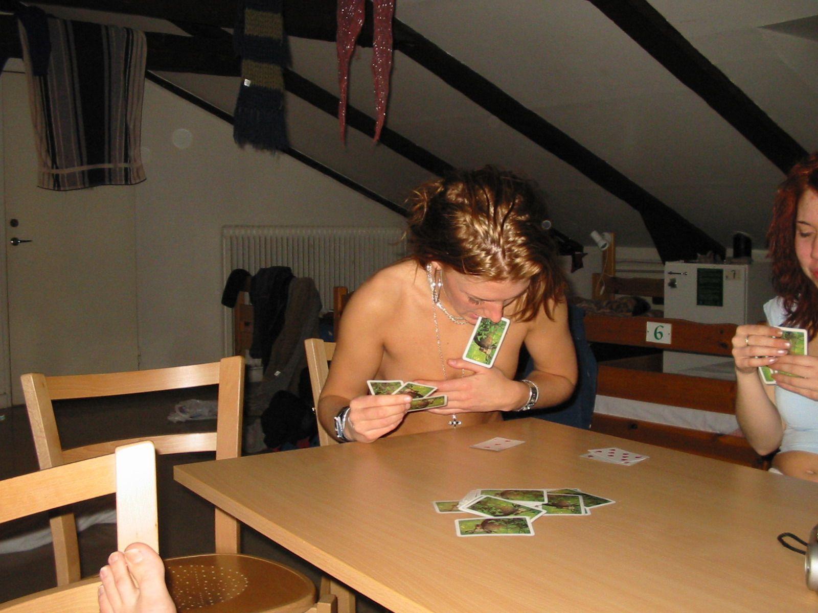 chaw chaw su recommends College Strip Poker Video