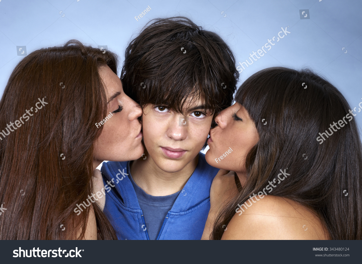 carol bays share woman kiss a boy photos
