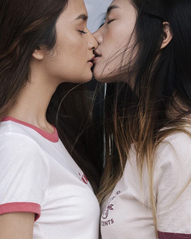 hot asian girls kissing