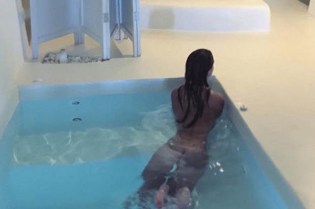 Emily Ratajkowski Naked Bathtub Pic i bergen