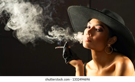 sexy naked women smoking