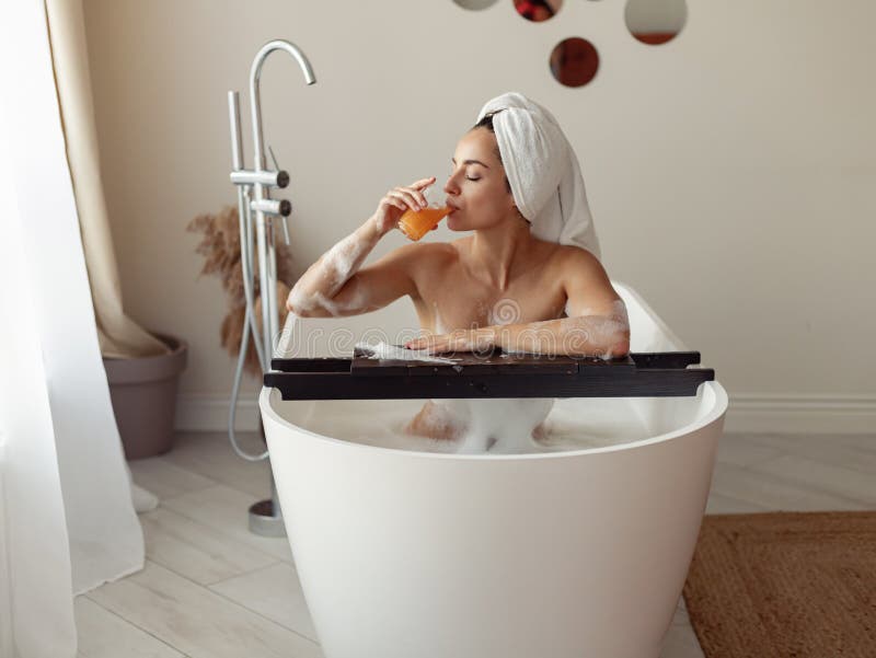 dottie wilkinson recommends Sexy Bath Tub Pics