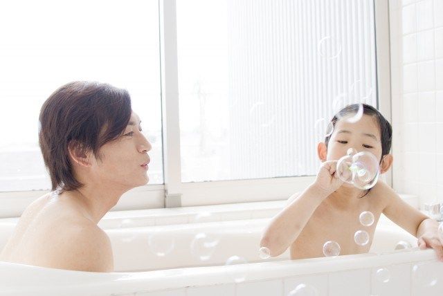 annette crawford recommends japanese father daughter bath pic