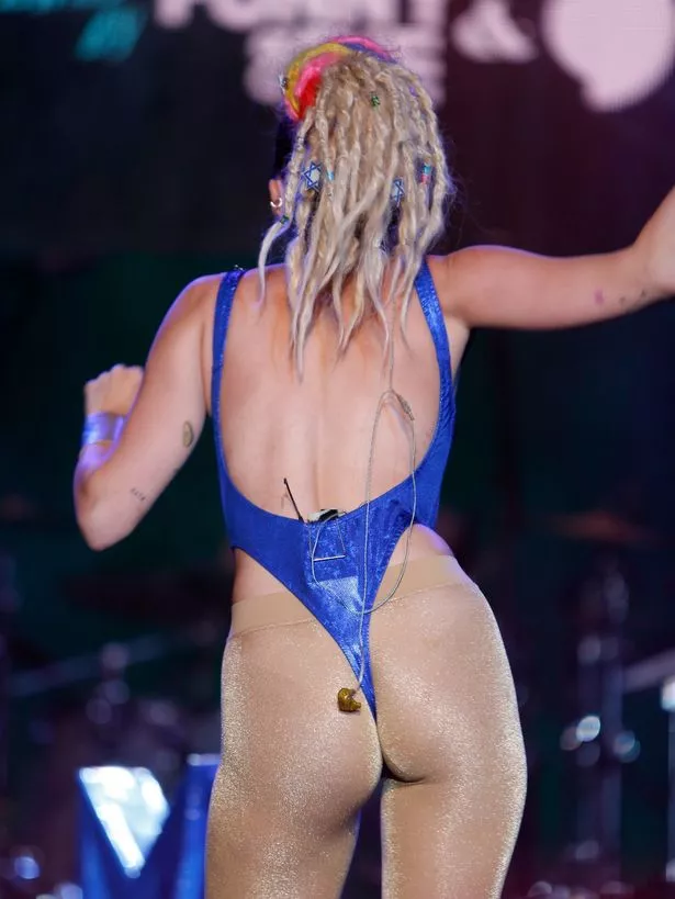 miley cyrus ass video