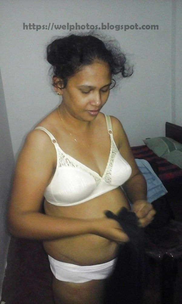 hot mom in bra