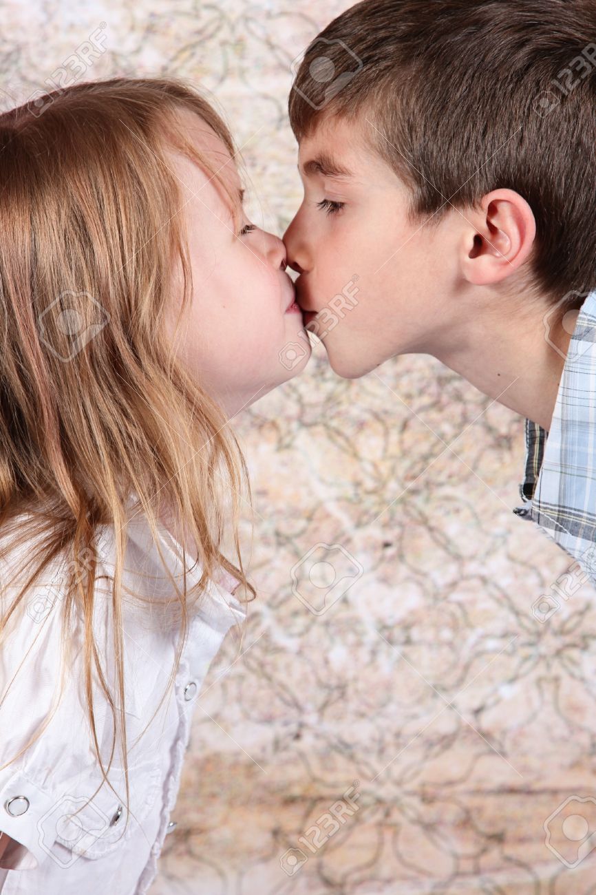 ajos recommends girl and boy kissing images pic