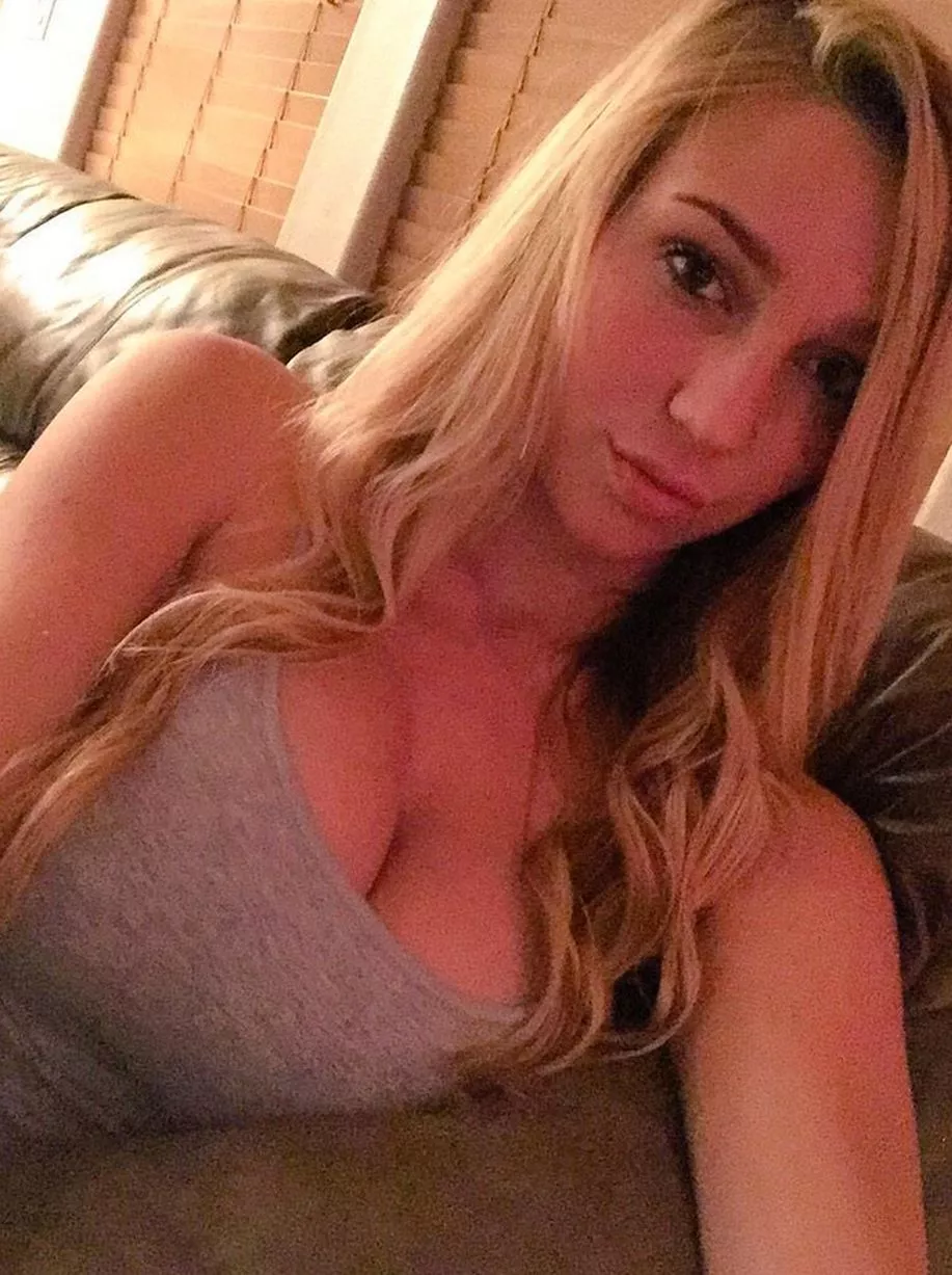 kendra sunderland selfie pics