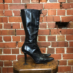amanda konopka share sexy leather boots photos