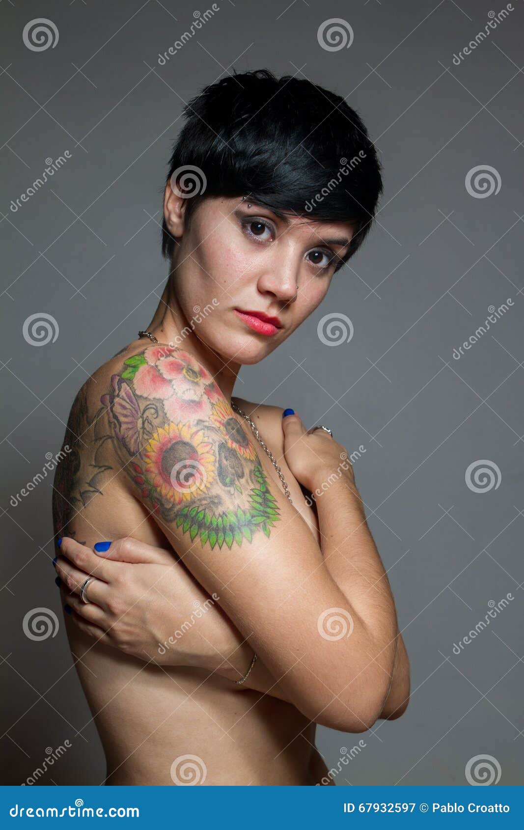 Short Haired Nude Women alive com