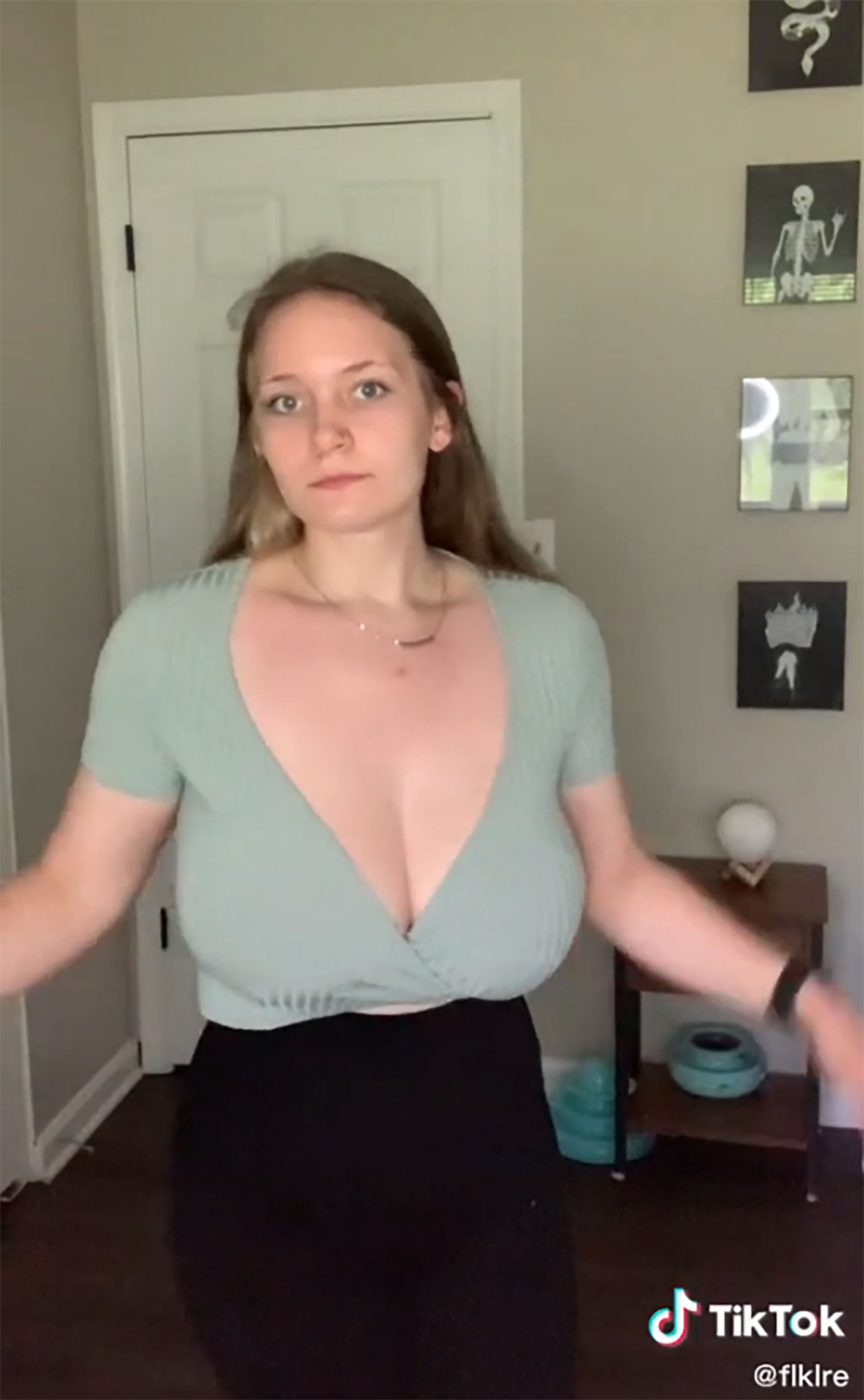 beca clark recommends She Shows Her Boobs