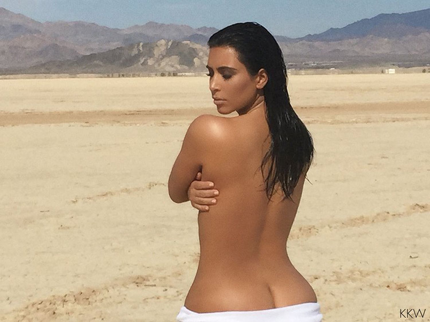 alvin abedes recommends Kim Kardashian Naked Shoot