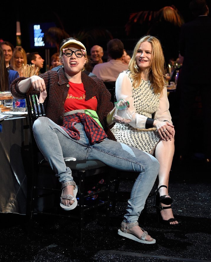 brad troxell add kate mckinnon feet photo