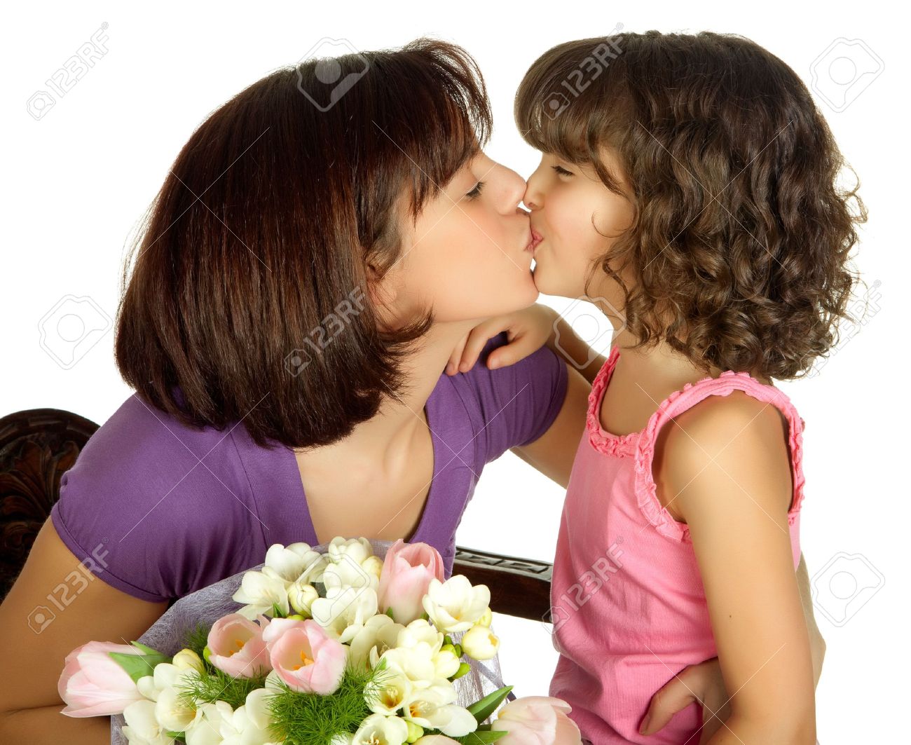 callofduty modernwarfare share mother daughter kissing videos photos