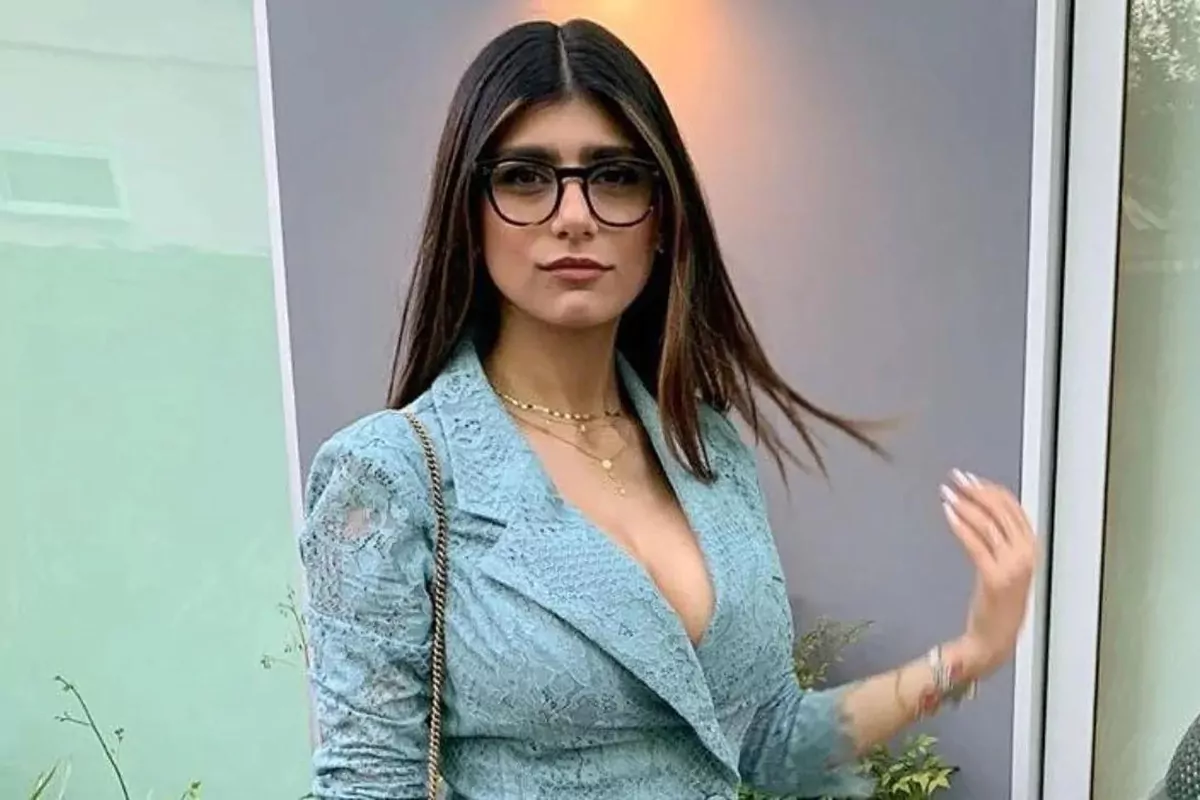 Mia Khalifa Naked Photos foot tmb