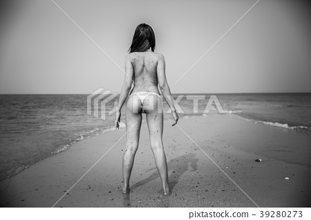 carol neuhaus share naked amateurs on the beach photos