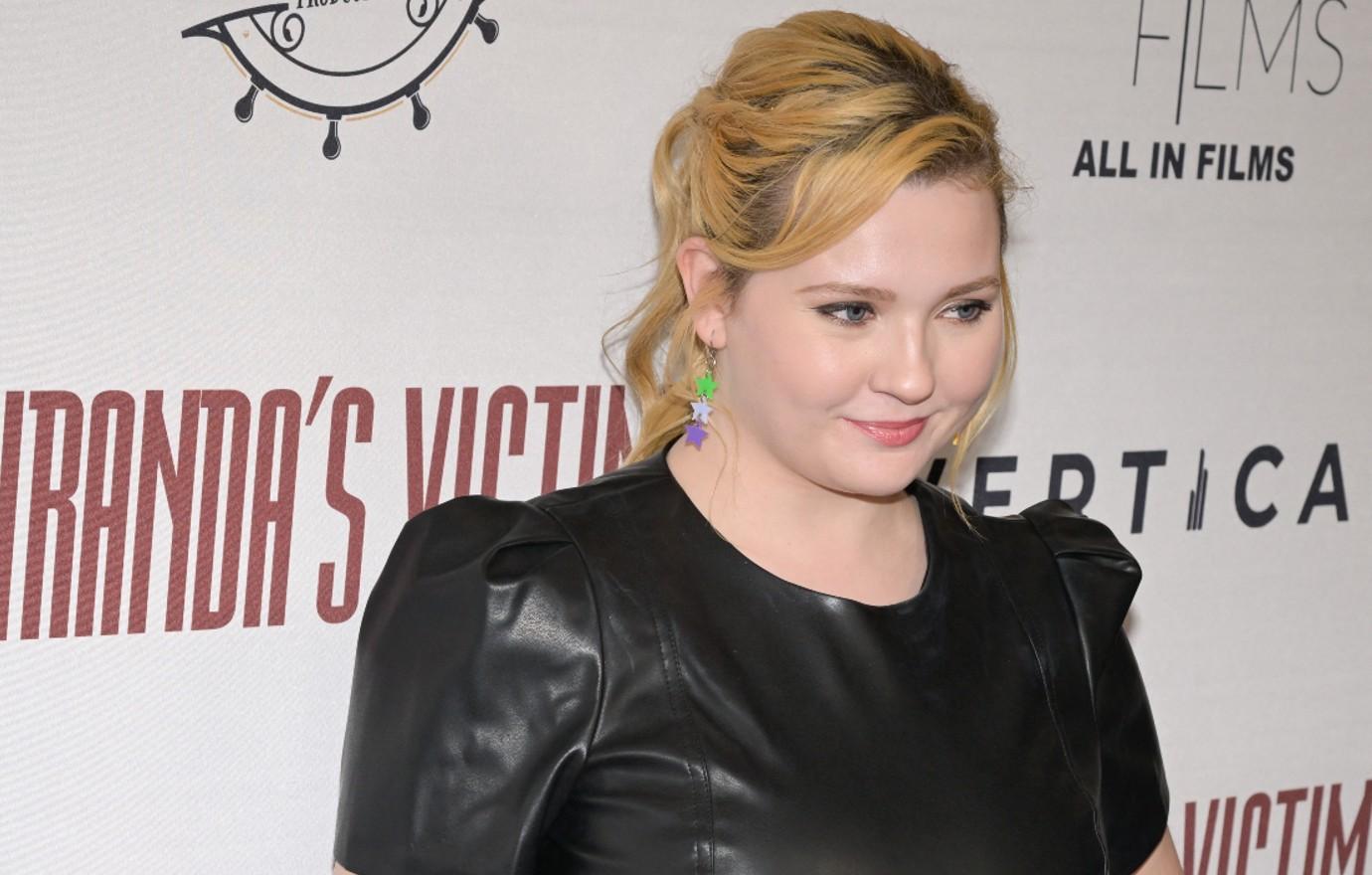 Abigail Breslin Nipple and mother
