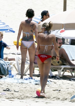 dale gilmour add photo lena headey bikini