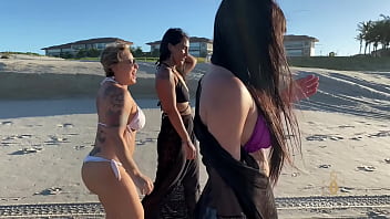 akinyemi akinniyi victor add chicas desnudas en la playa photo