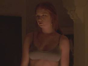 Annalise Basso Nude model calls