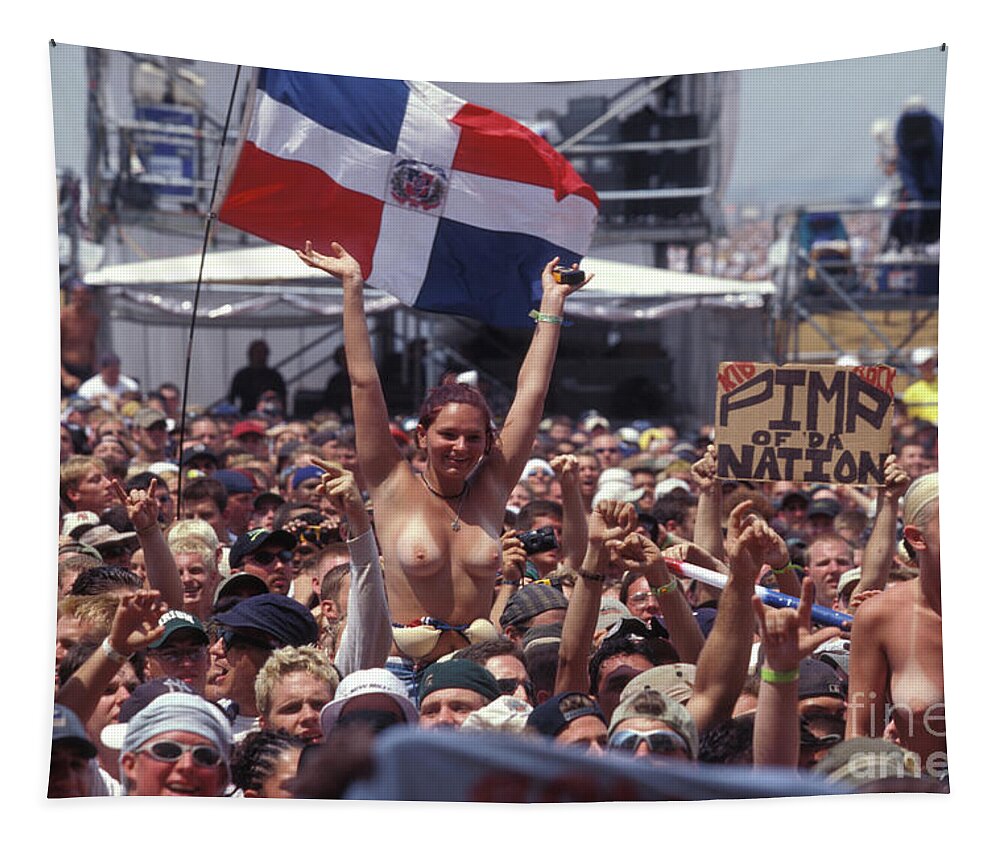 daz gibson share topless at woodstock photos