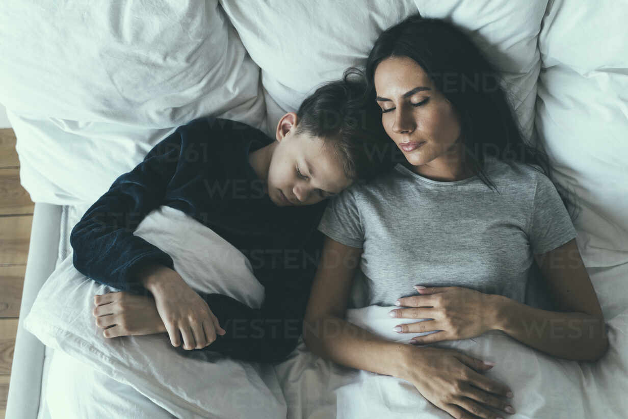 arianne carter share sleeping mom and son photos