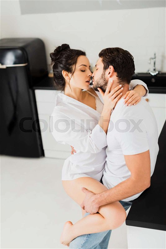aly ghanem add hot women kissing men photo