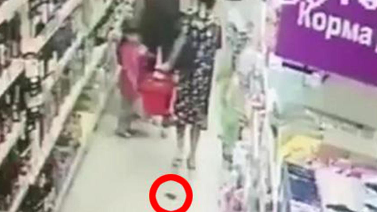 dawn cordell recommends girl poops in grocery store aisle pic