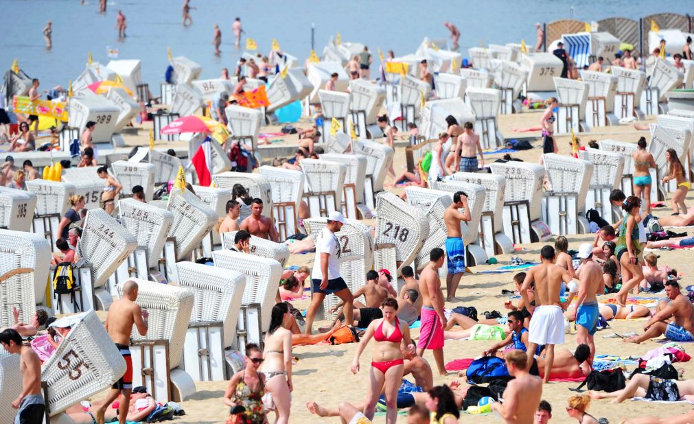 Nude On Public Beach oida nztuo