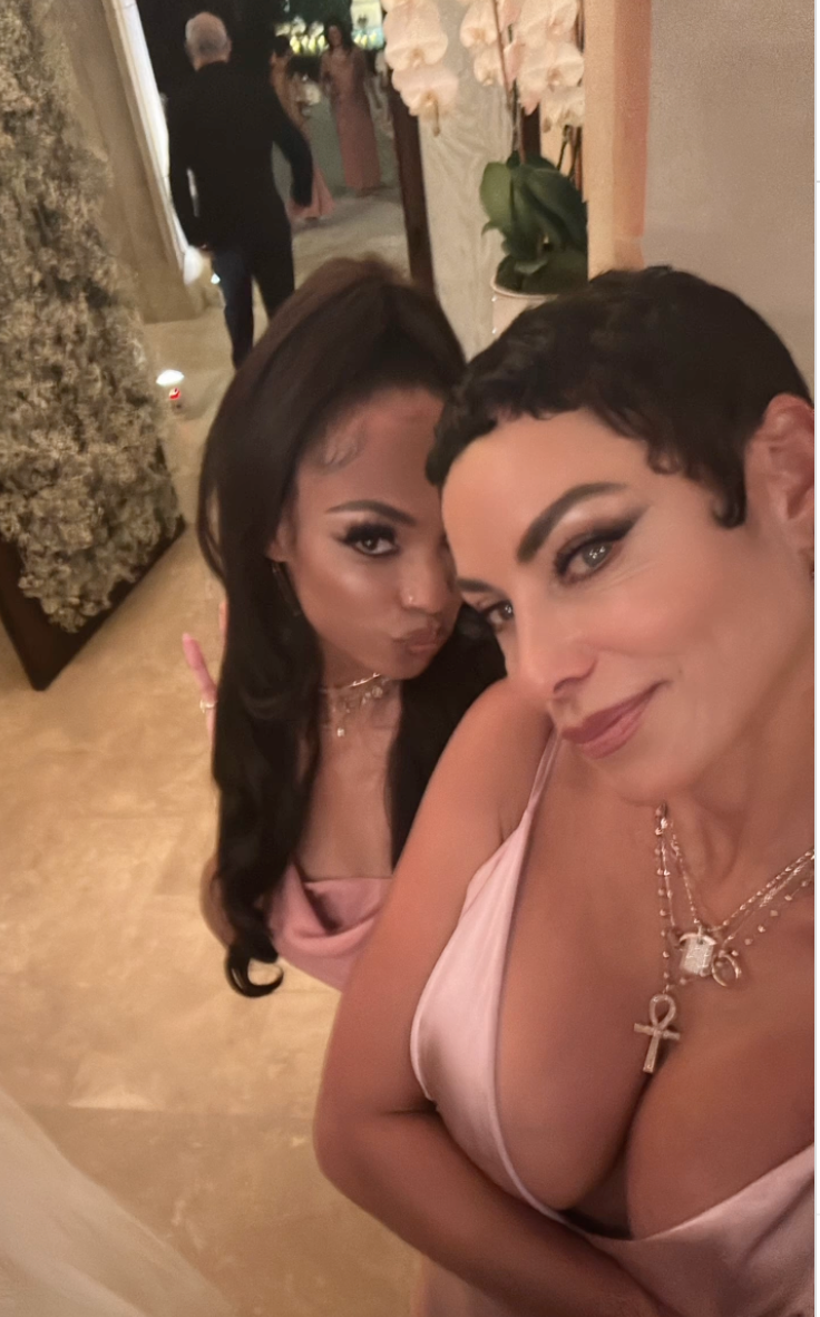 Nicole Murphy Tits with latinas