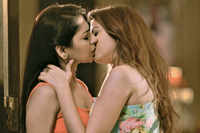 craig kain share paris hilton lesbian kissing photos