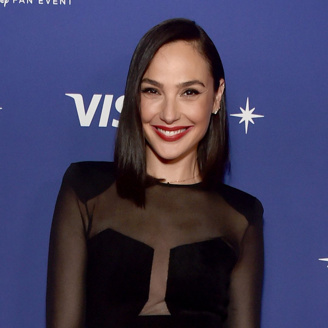 dan raddish recommends gal gadot black dress pic