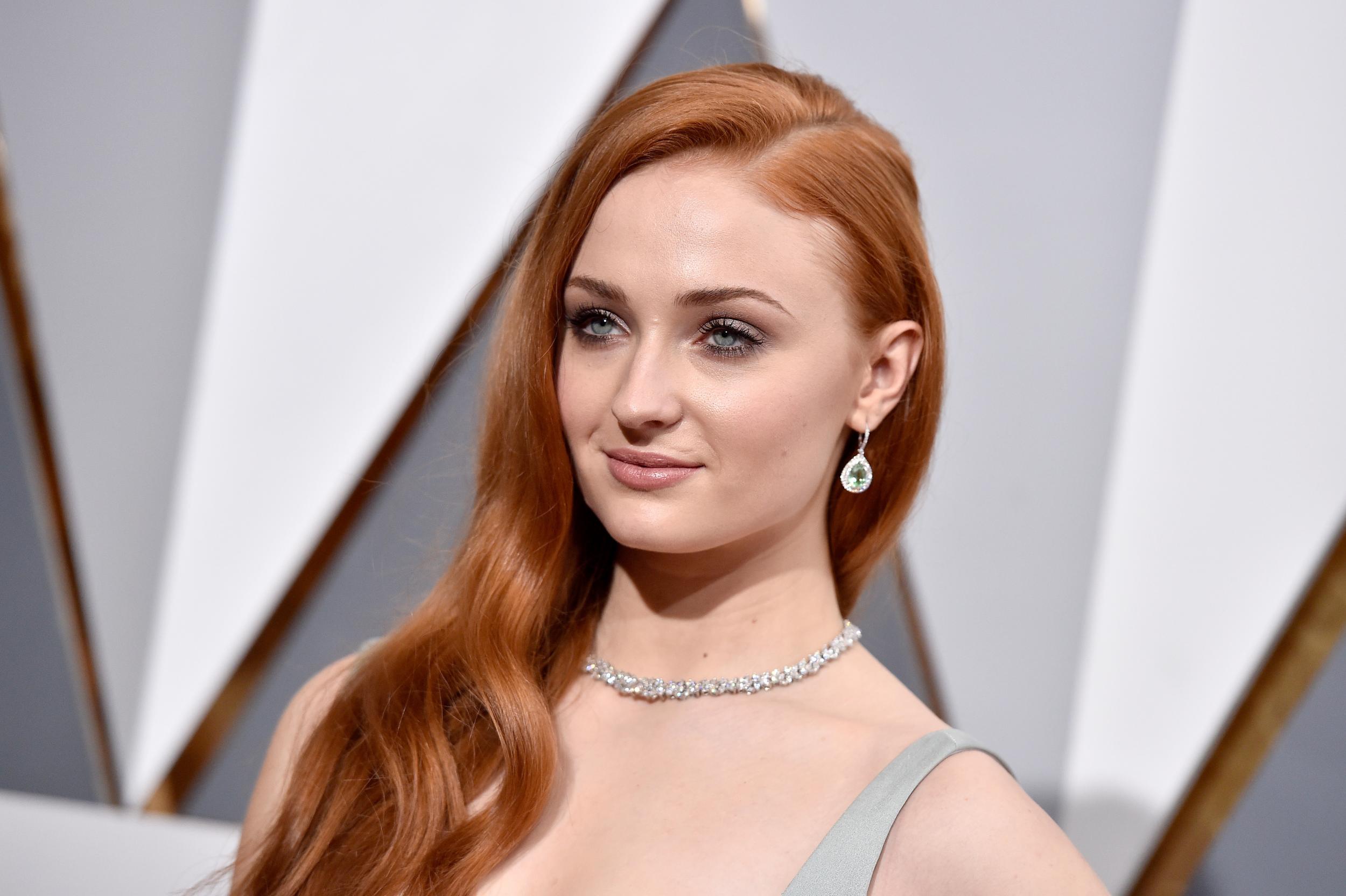 amal kudsy recommends sophie turner model nude pic