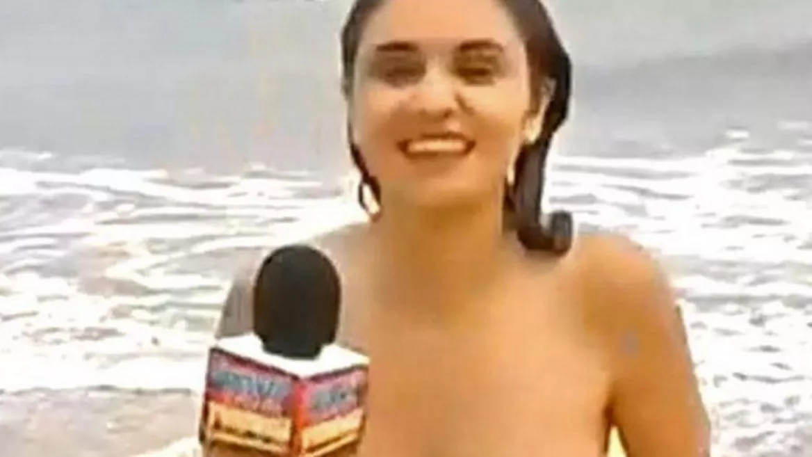 Best of Woman loses bikini top