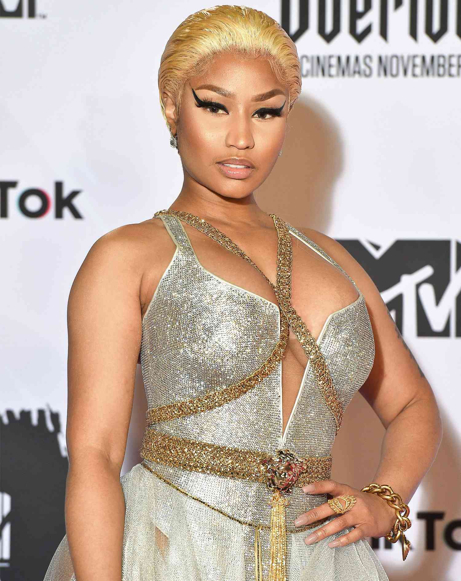 angel cozart recommends nicki minaj caught naked pic