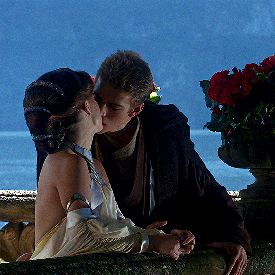 belinda sullivan recommends anakin and padme kiss gif pic